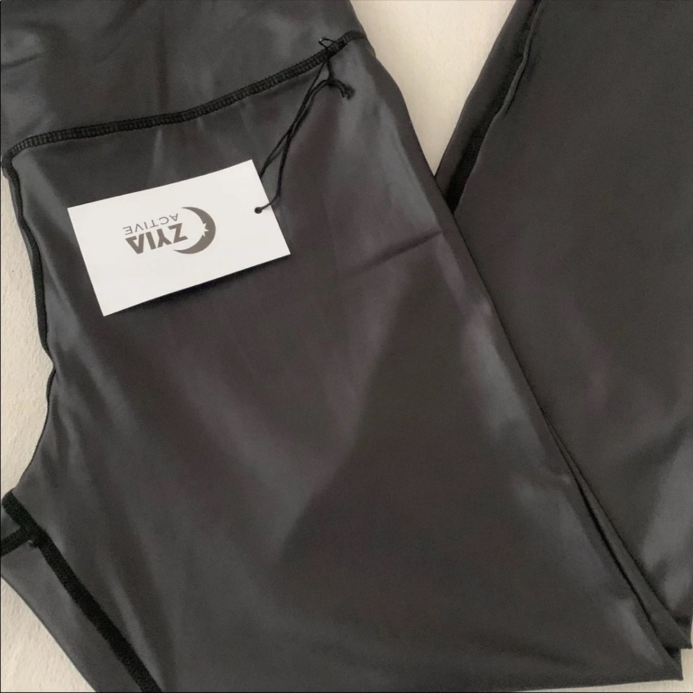 NWT size L (8/10) Zyia metallic leggings